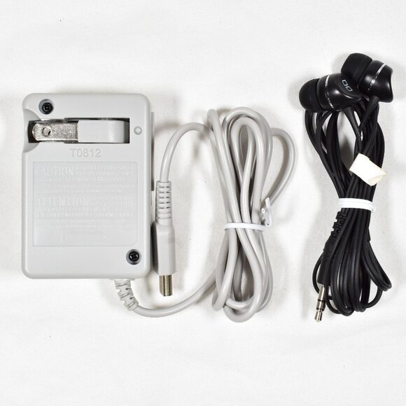 Nintendo DSi XL Handheld Video Game Console with Stylus Charger 3 Games Case - Picture 12 of 16